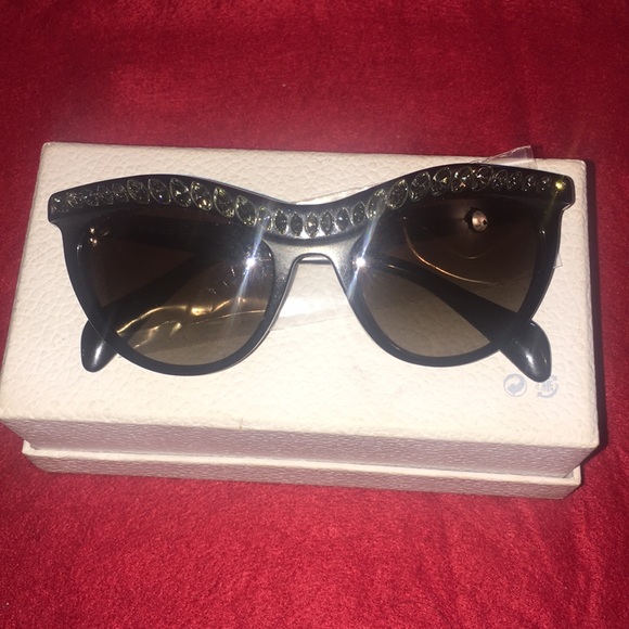 Prada sunglasses - Picture 2 of 9